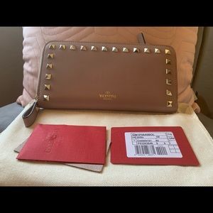 Nude Rockstud Long Wallet